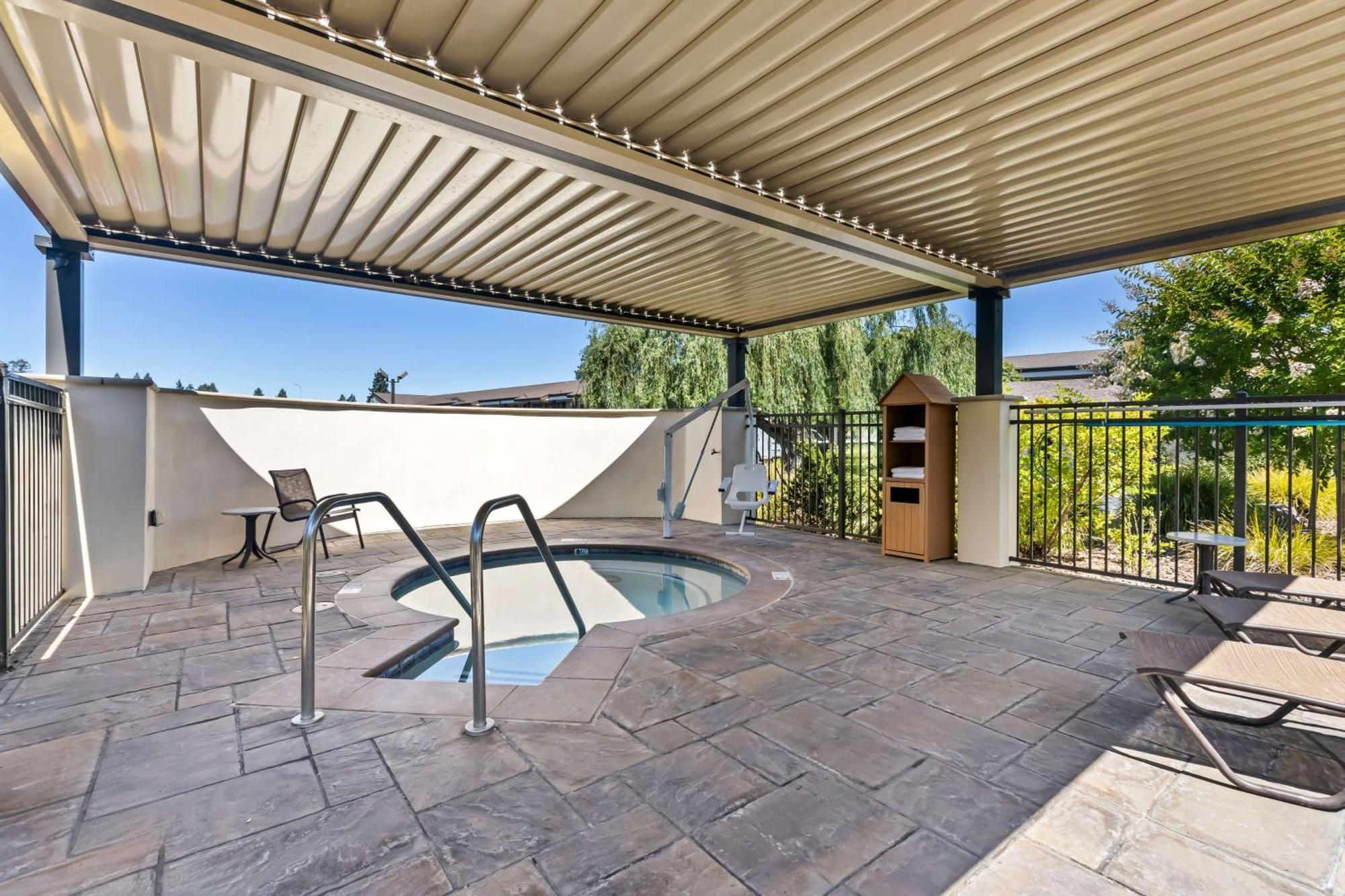 Best Western Garden Inn Santa Rosa Exterior photo