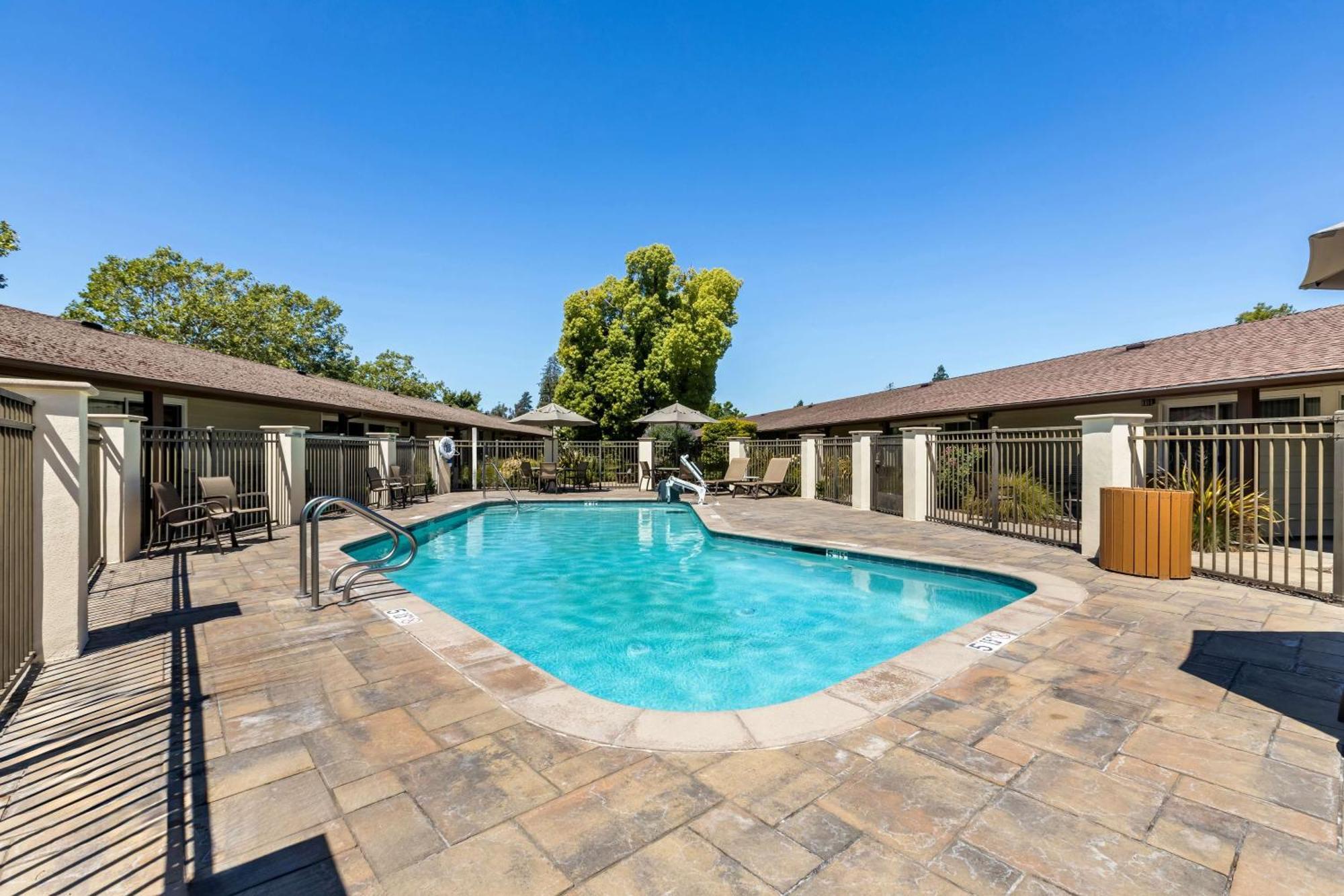 Best Western Garden Inn Santa Rosa Exterior photo